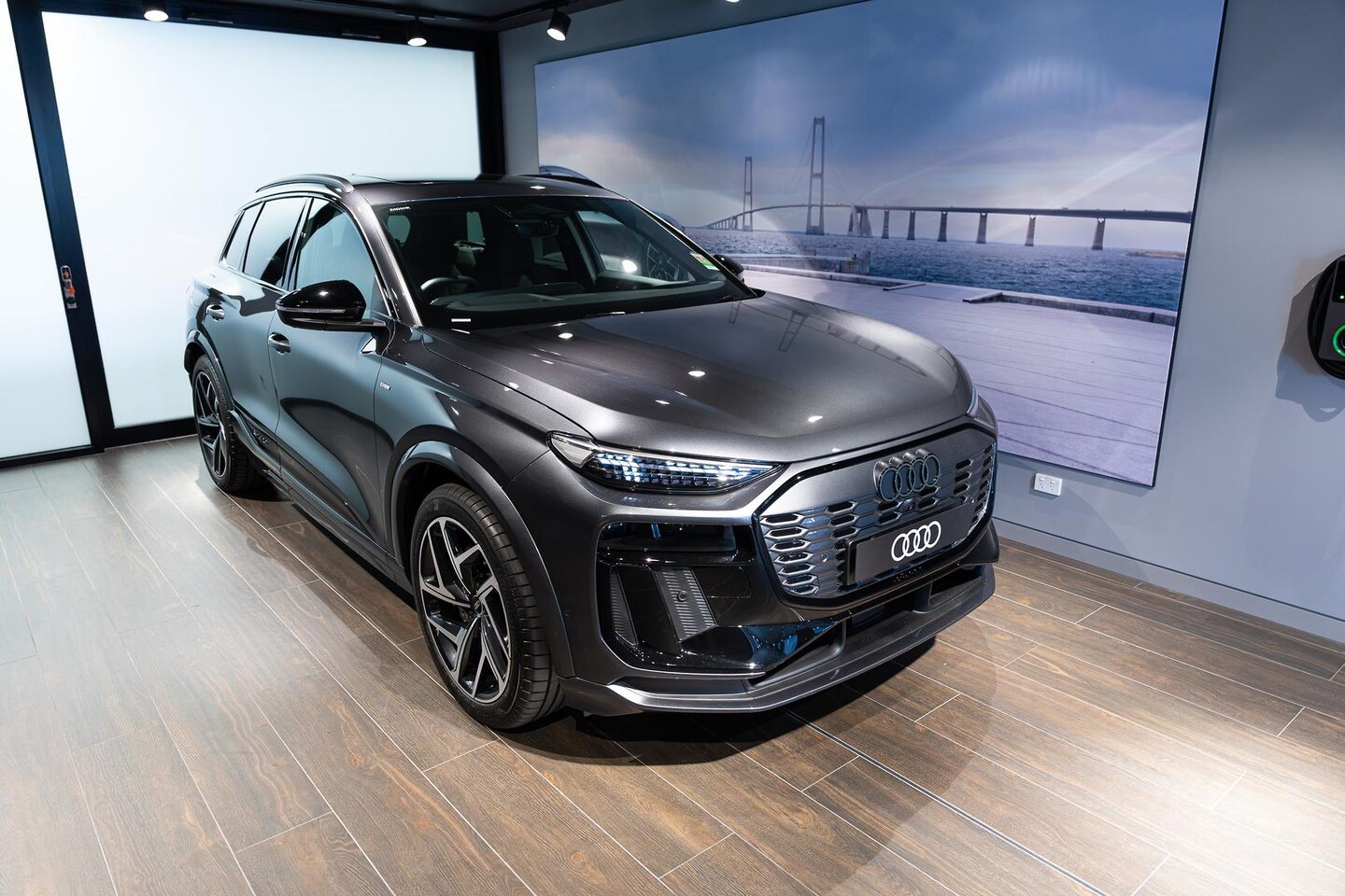 Image about Audi Q6 SUV e-tron e-tron quattro
