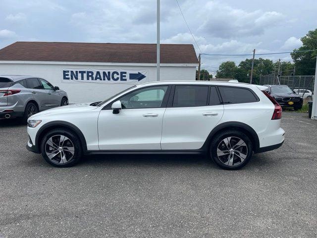 2025 Volvo V60 Cross Country