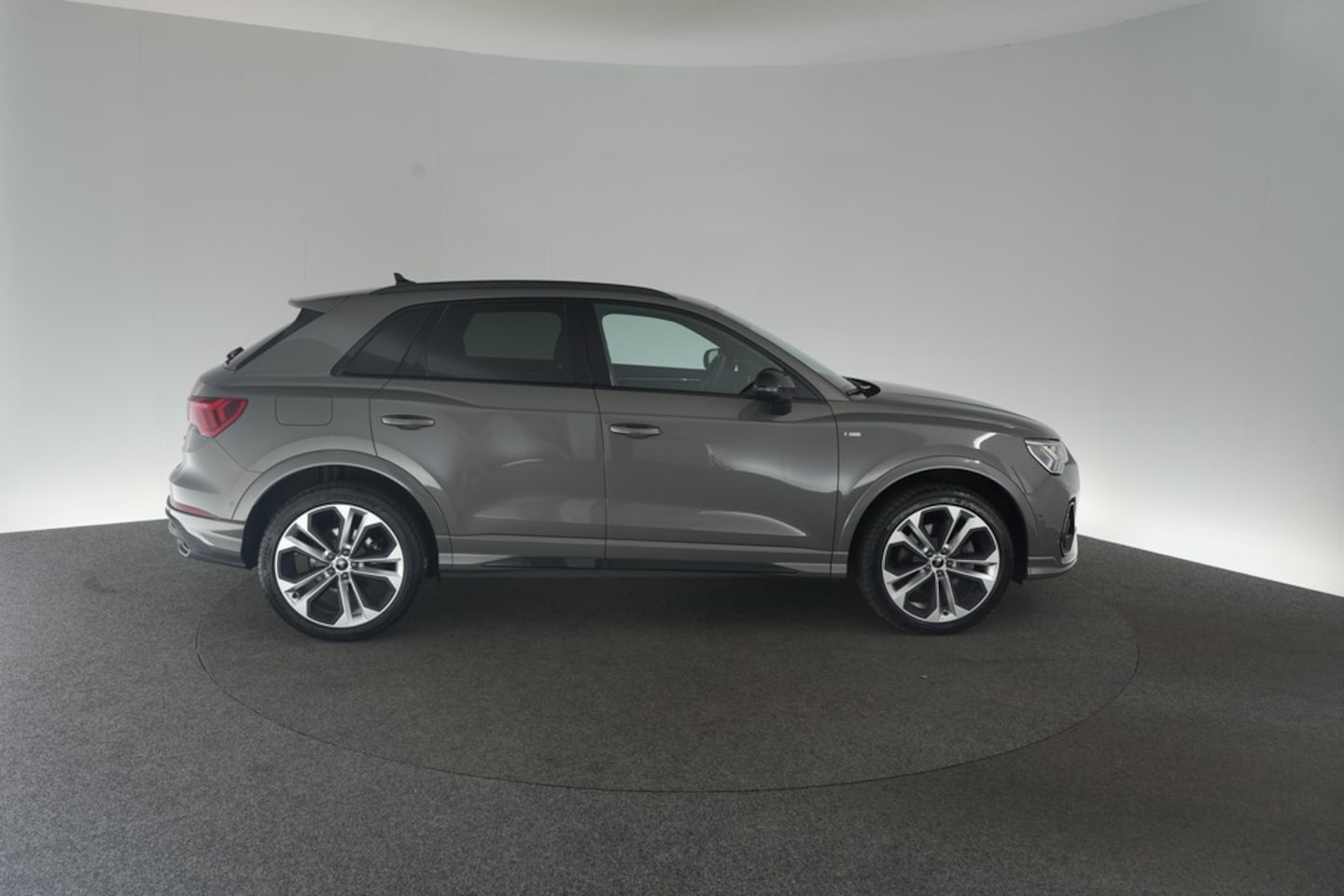 Bild über Audi Q3 TDI quattro 142 kW S tronic - für weitere Informationen kontaktieren Sie den Audi Partner