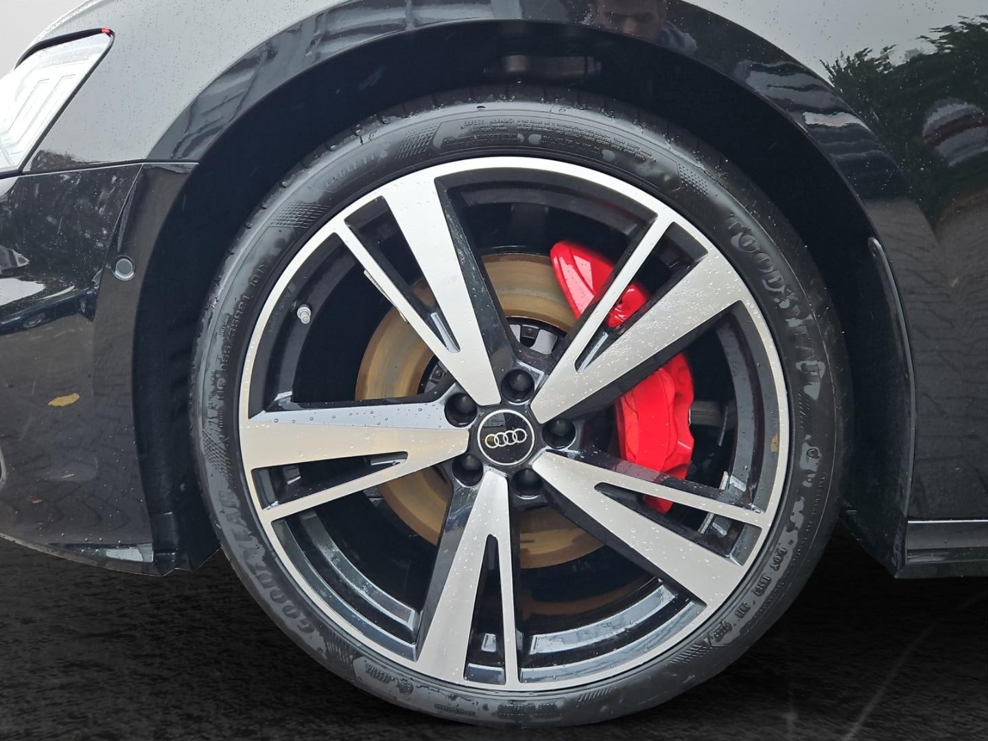 Bild über Audi A6 Avant TFSI e S line 55 TFSI e quattro S tronic - für weitere Informationen kontaktieren Sie den Audi Partner