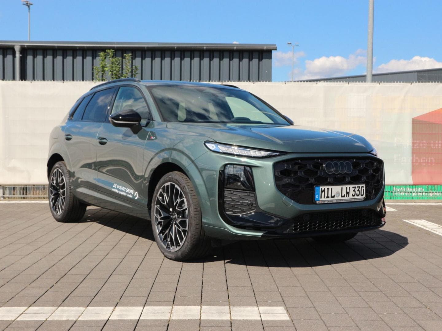 Bild über Audi Q3 SUV TFSI quattro 150 kW S tronic - für weitere Informationen kontaktieren Sie den Audi Partner