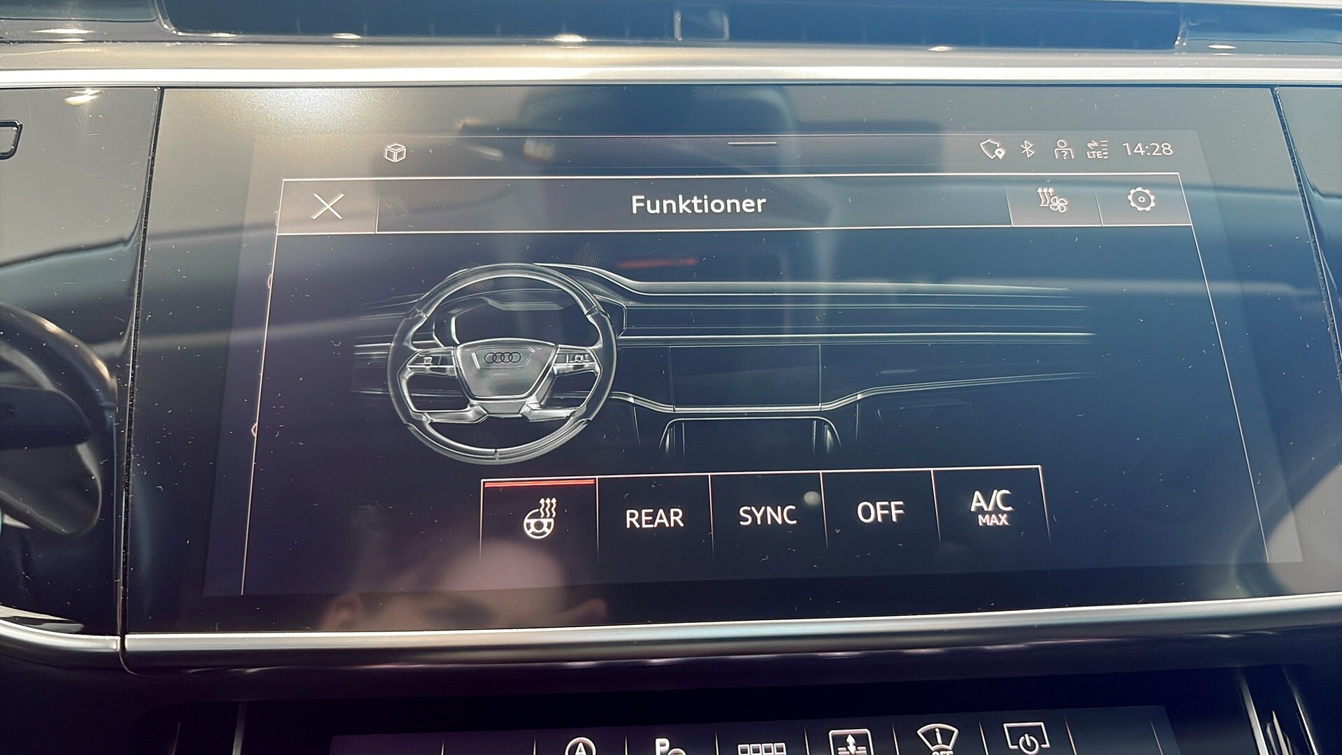 Bild som visar&nbsp;Audi A8&nbsp;A8 50 TDI quattro 286 hk tiptronic - för mer information kontakta din Audi Partner