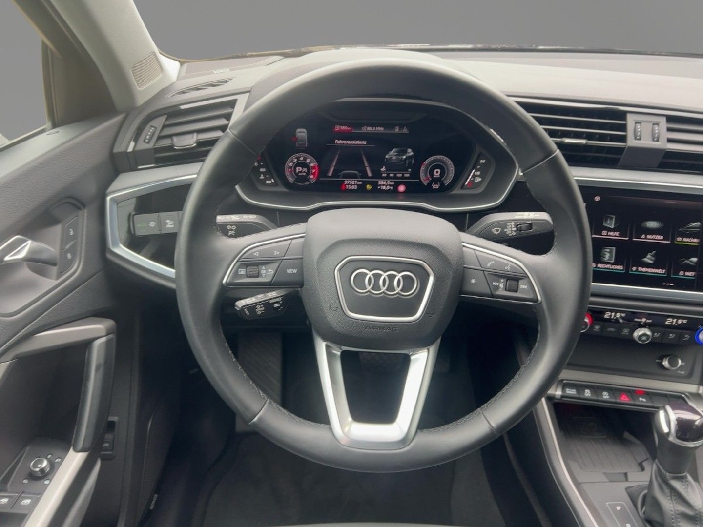 Bild über Audi Q3 Sportback 40 TFSI quattro S tronic - für weitere Informationen kontaktieren Sie den Audi Partner