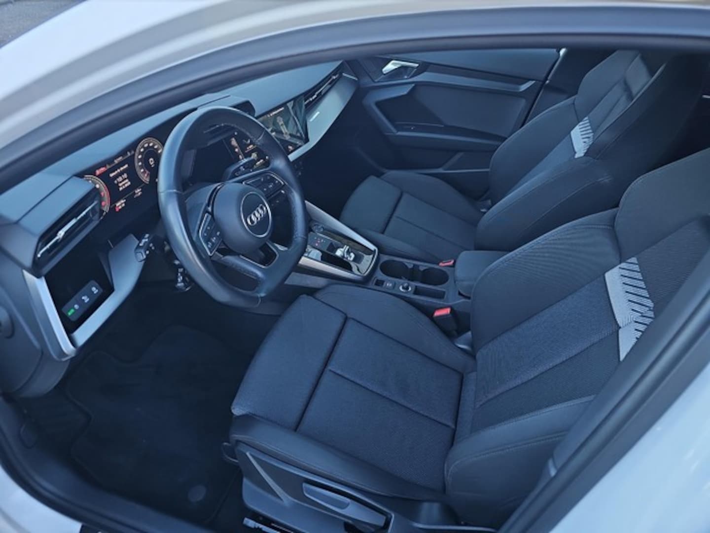 Bild über Audi A3 Sportback advanced 35 TFSI S tronic - für weitere Informationen kontaktieren Sie den Audi Partner