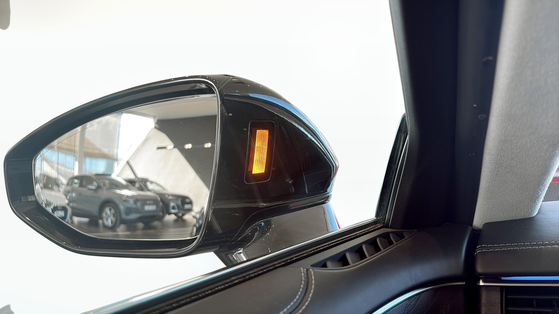 Bild som visar&nbsp;Audi A8&nbsp;A8 50 TDI quattro 286 hk tiptronic - för mer information kontakta din Audi Partner