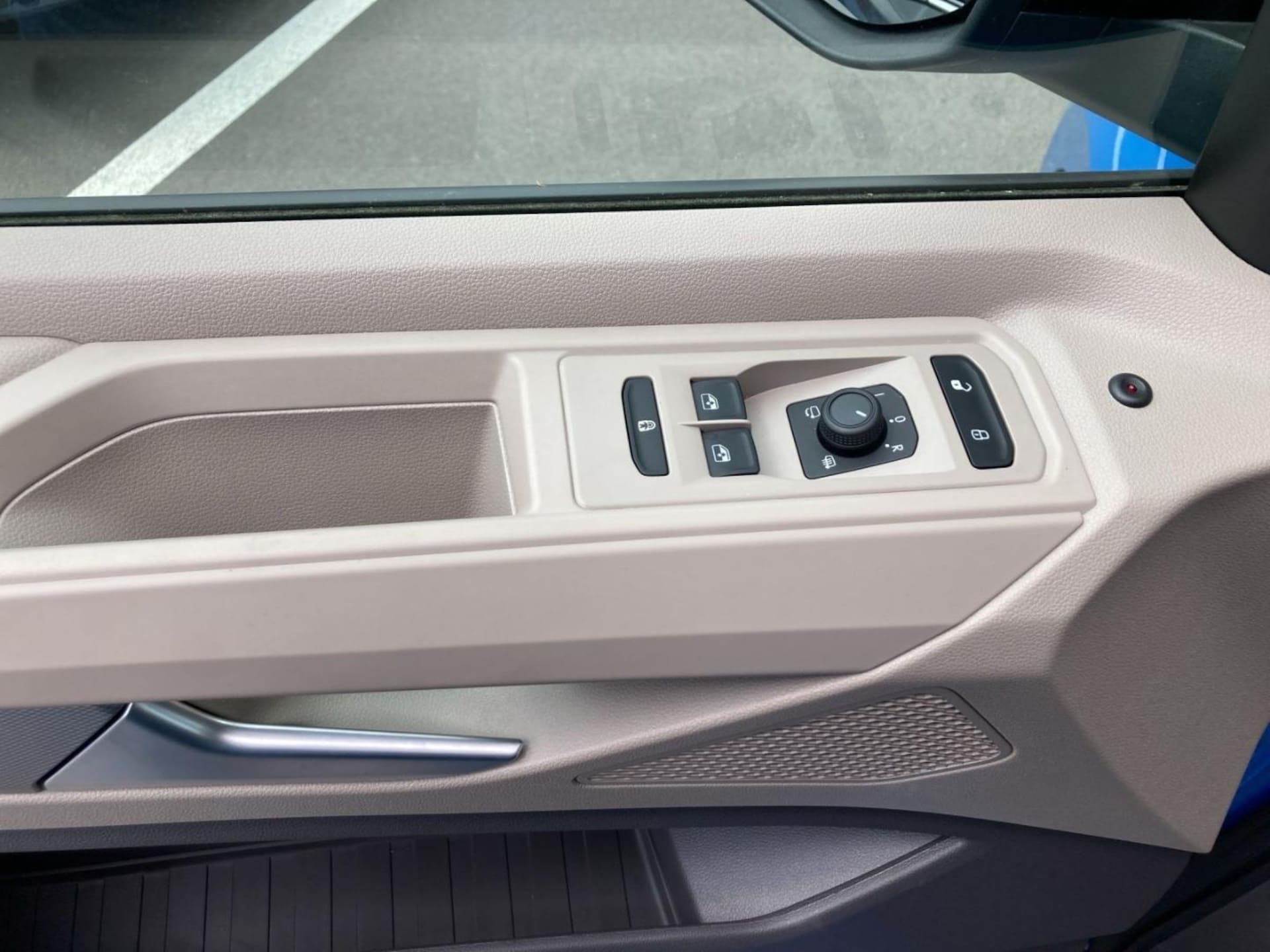 Volkswagen Multivan Langversion Basis-Modell