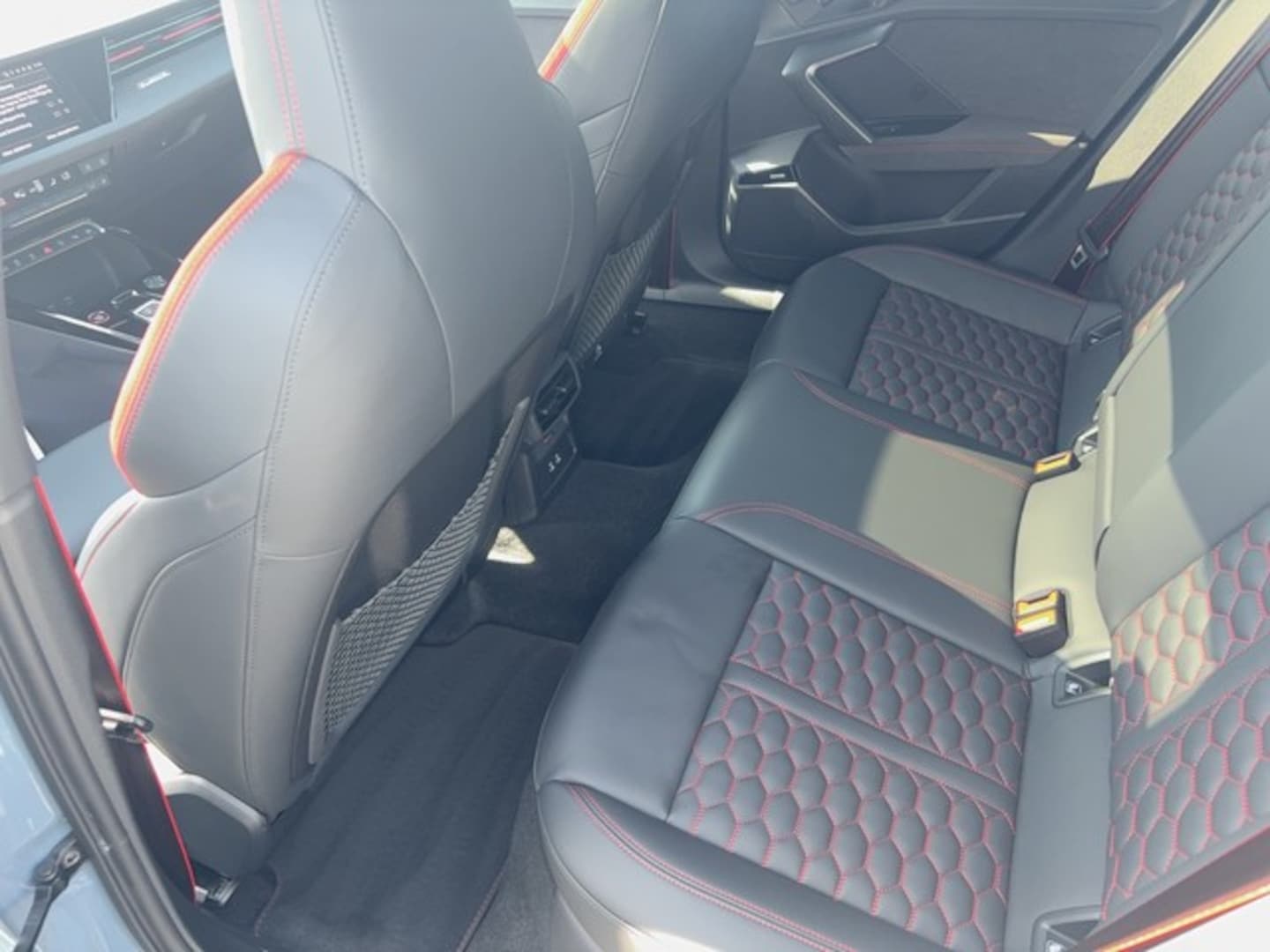 Bild über Audi RS 3 Sportback TFSI quattro 294 kW S tronic - für weitere Informationen kontaktieren Sie den Audi Partner