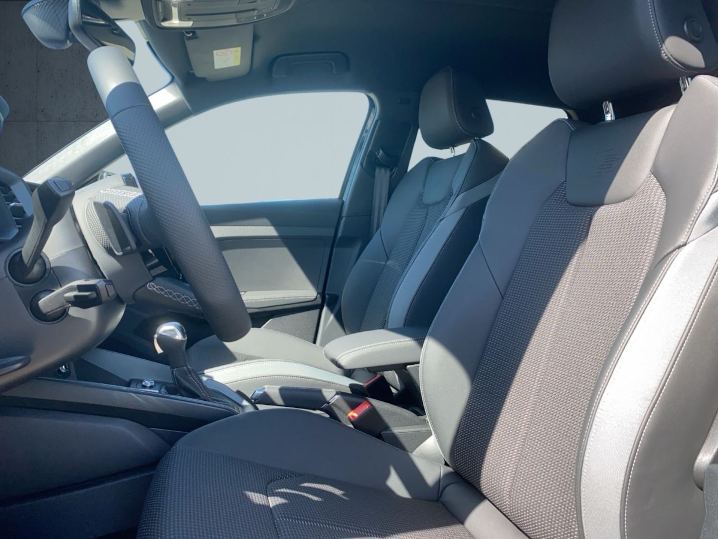 Bild über Audi A1 Sportback S line 40 TFSI S tronic - für weitere Informationen kontaktieren Sie den Audi Partner