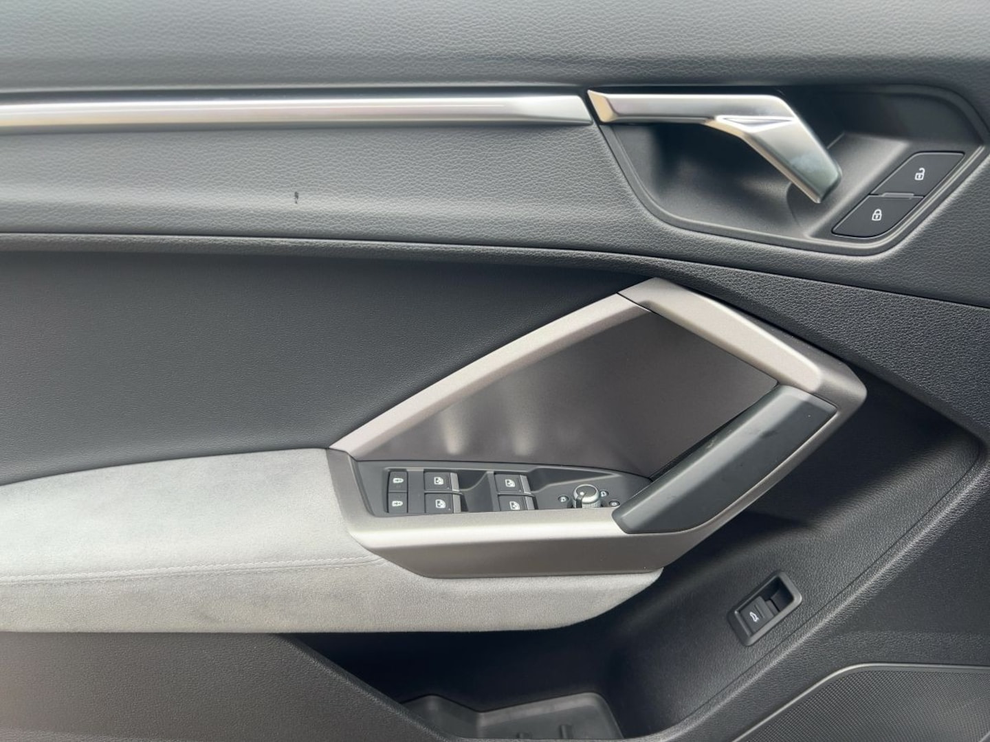 Bild über Audi Q3 Sportback 40 TFSI quattro S tronic - für weitere Informationen kontaktieren Sie den Audi Partner