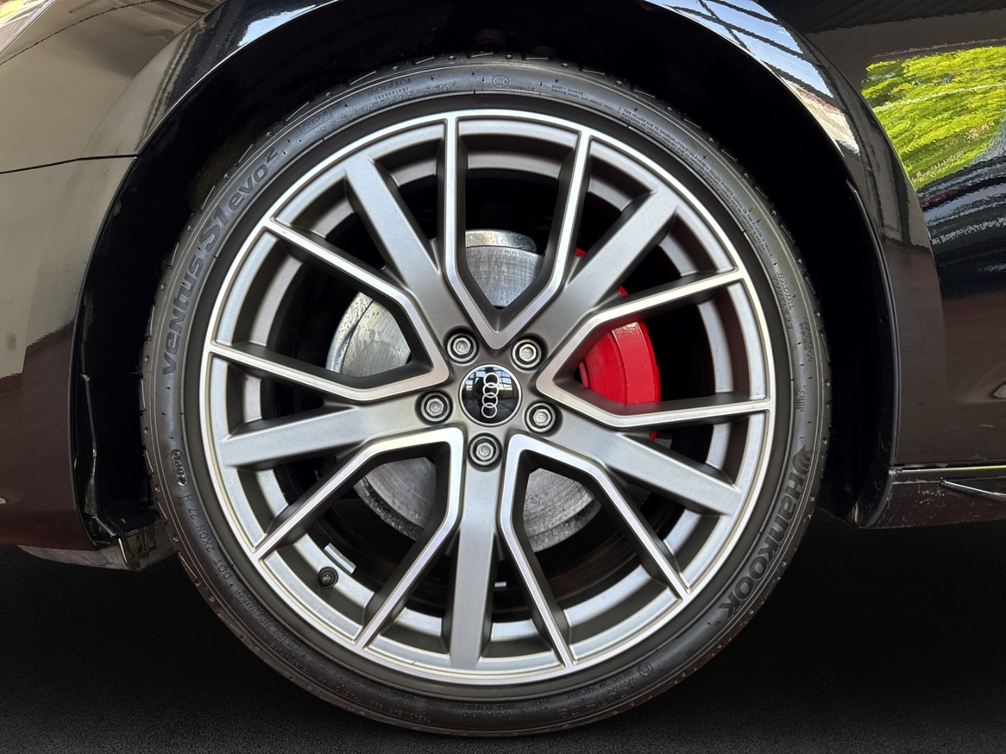 Bild über Audi A4 Avant S line 40 TDI quattro S tronic - für weitere Informationen kontaktieren Sie den Audi Partner