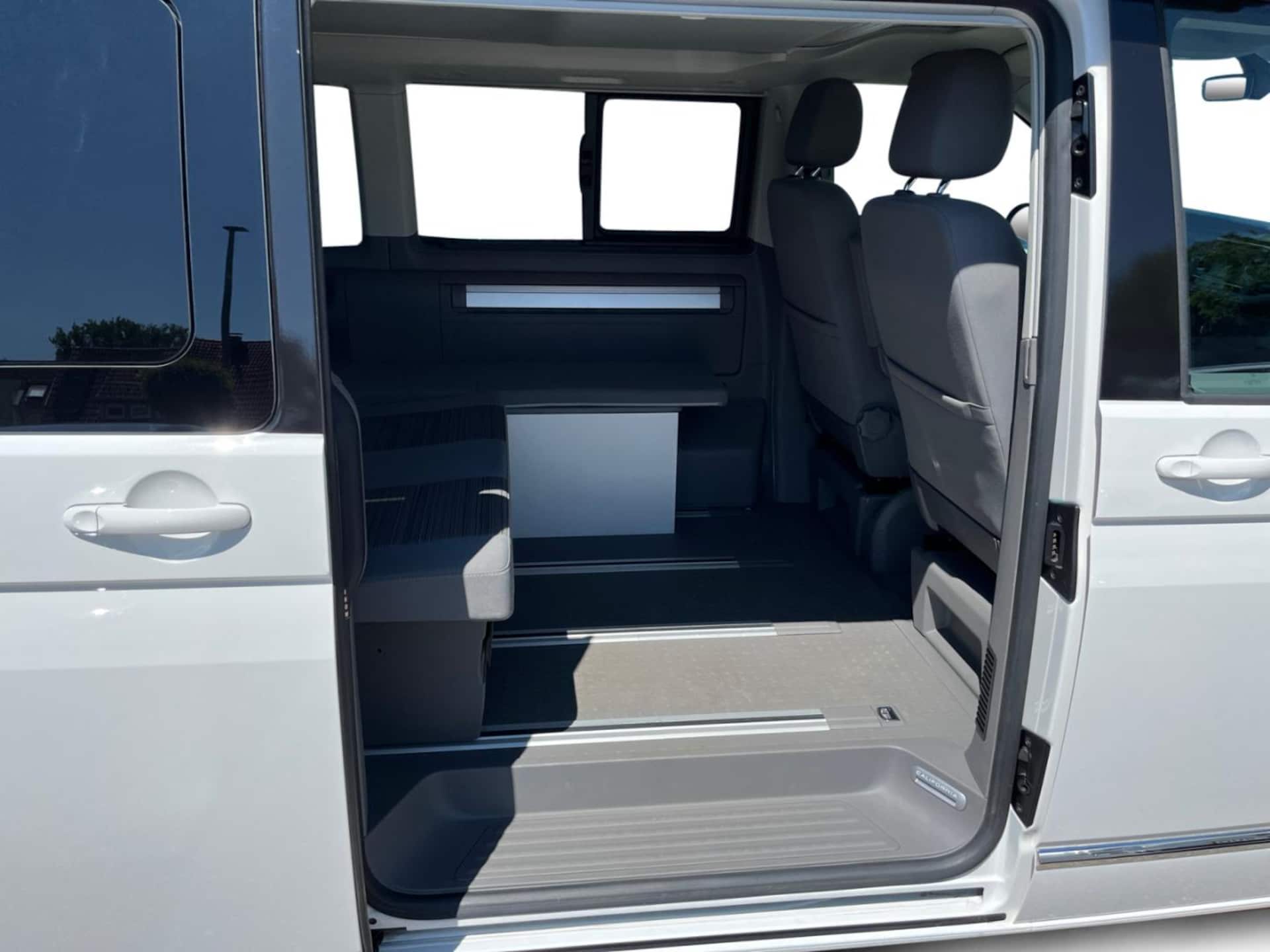 Volkswagen T6.1 California Beach