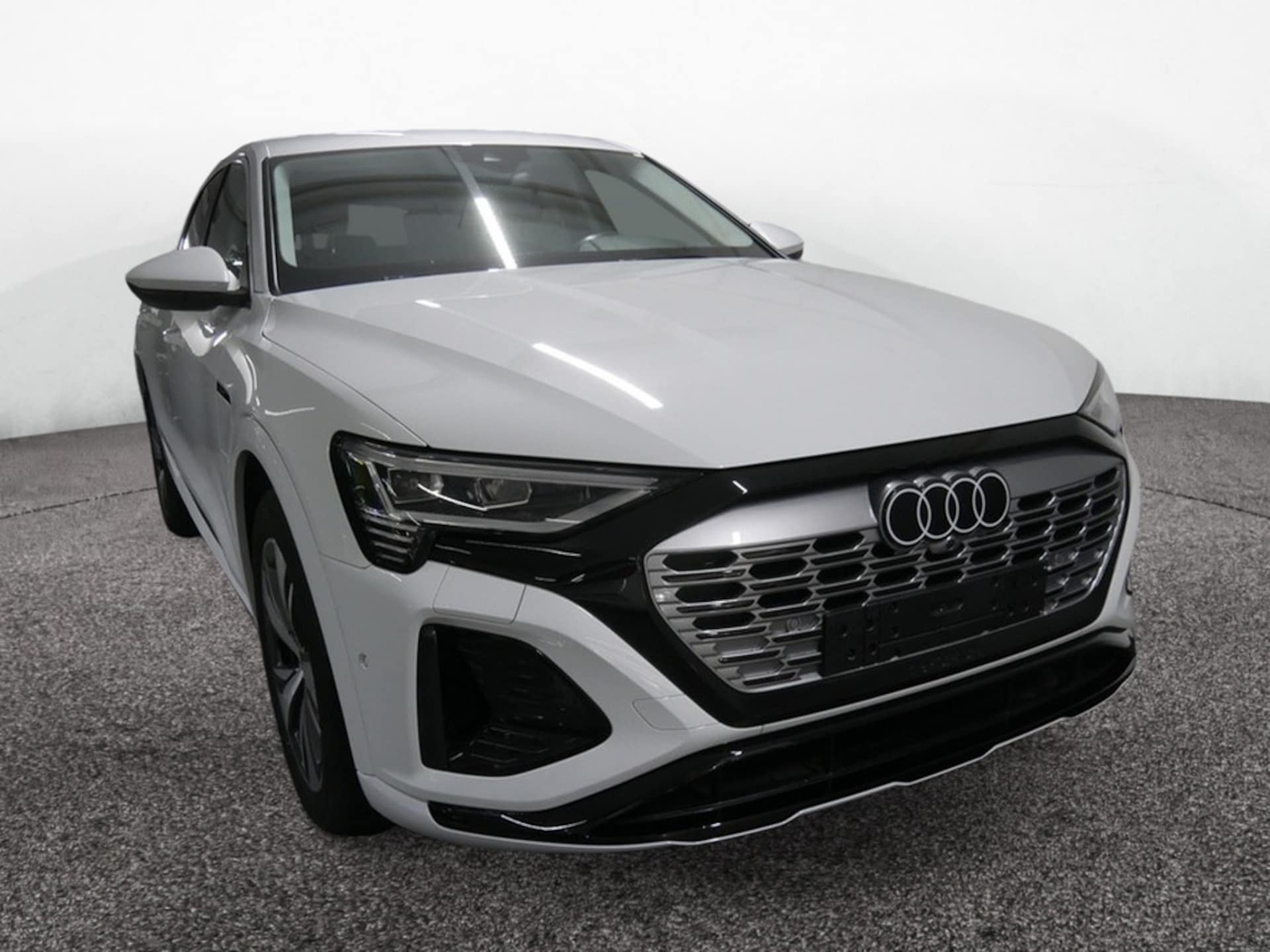 Audi Q8 e-tron S line