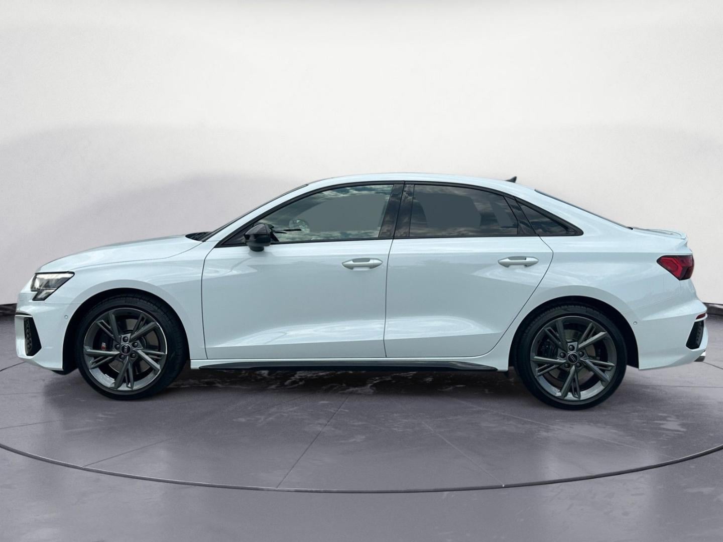 Bild über Audi S3 Limousine TFSI quattro S tronic - für weitere Informationen kontaktieren Sie den Audi Partner