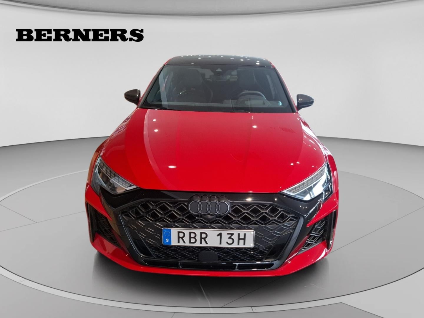 Bild som visar Audi RS 3 Sedan RS 3 Sedan 400 hk S tronic - för mer information kontakta din Audi Partner