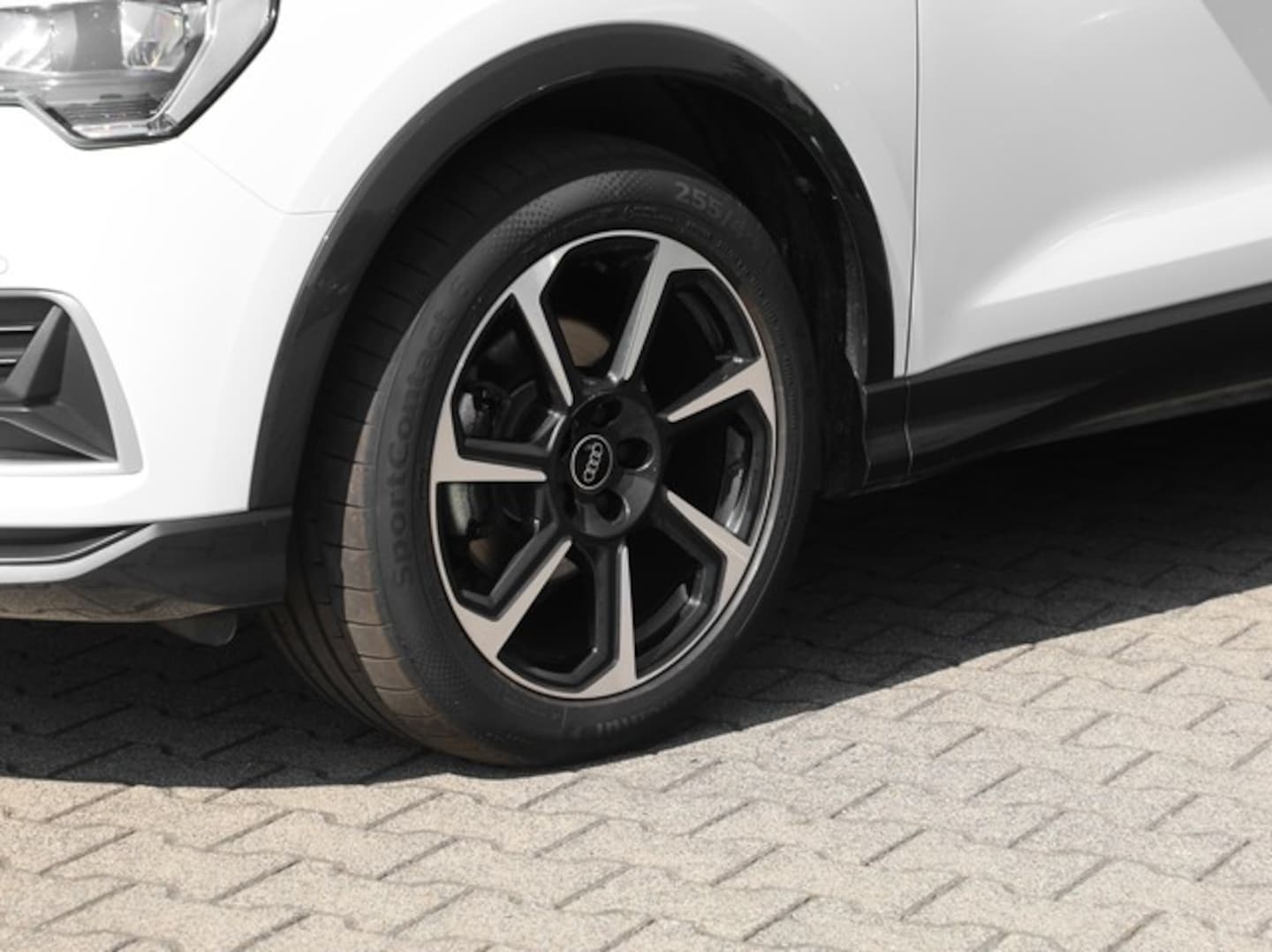 Bild über Audi Q3 TDI 110 kW S tronic - für weitere Informationen kontaktieren Sie den Audi Partner