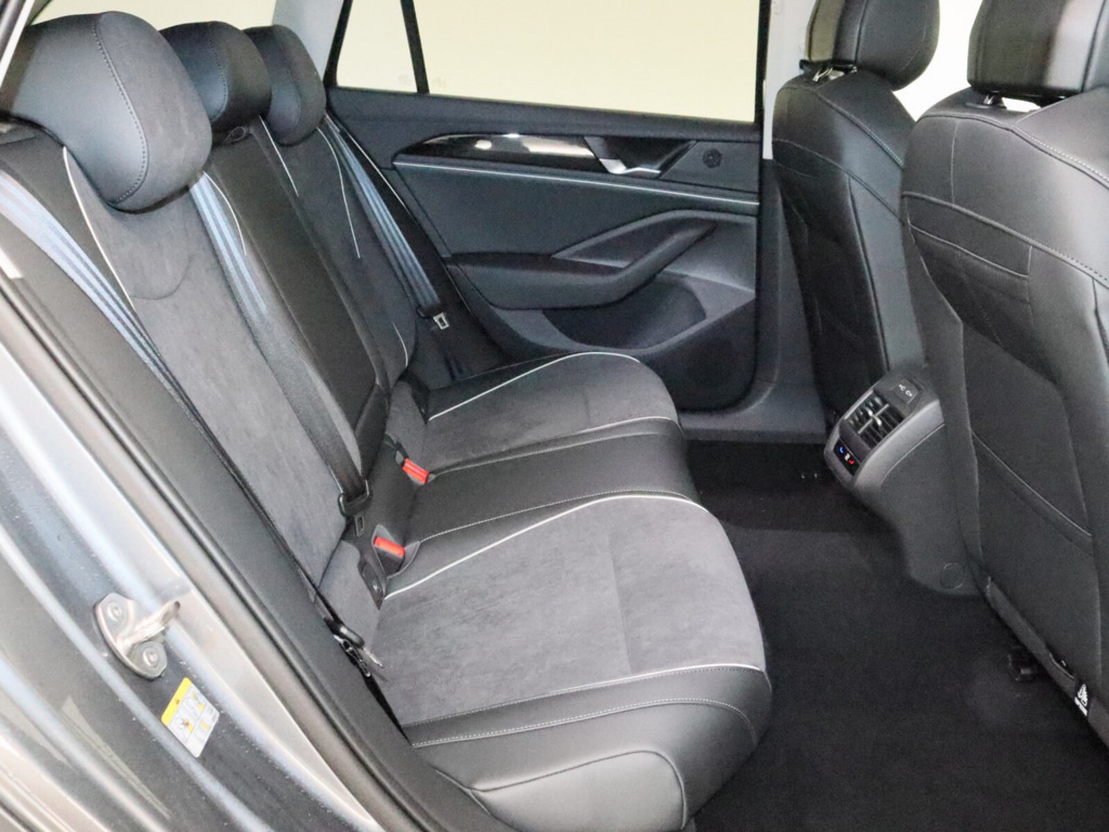 Volkswagen Passat – Bild 9