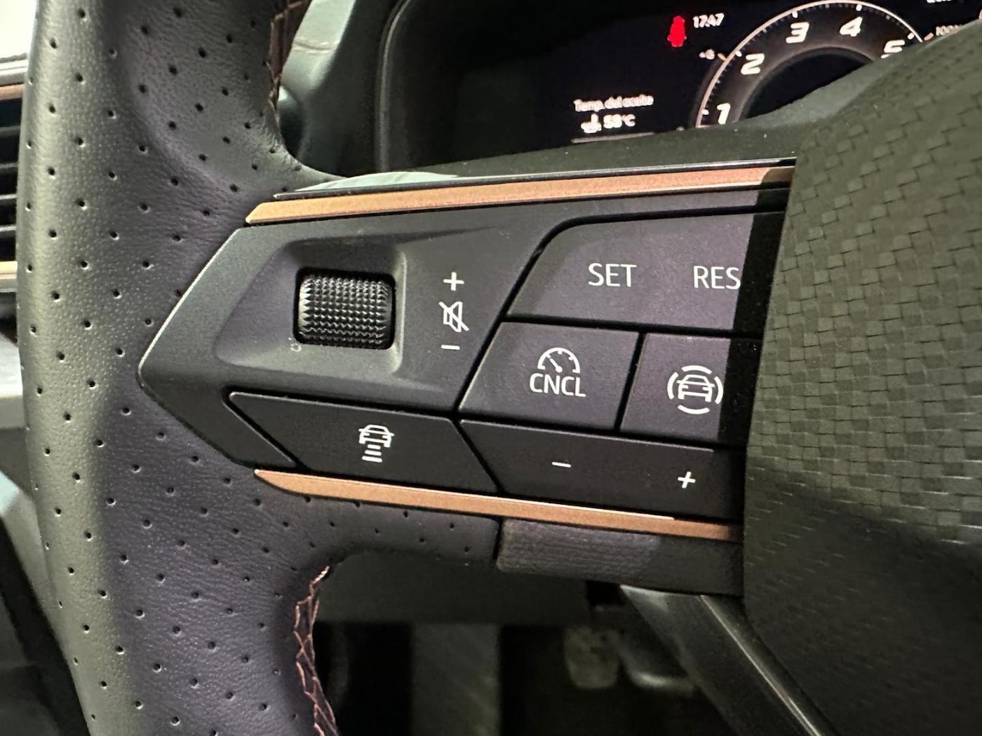 CUPRA Leon Sportstourer 1.5 eTSI DSG 110 kW (150 CV) — photo 26
