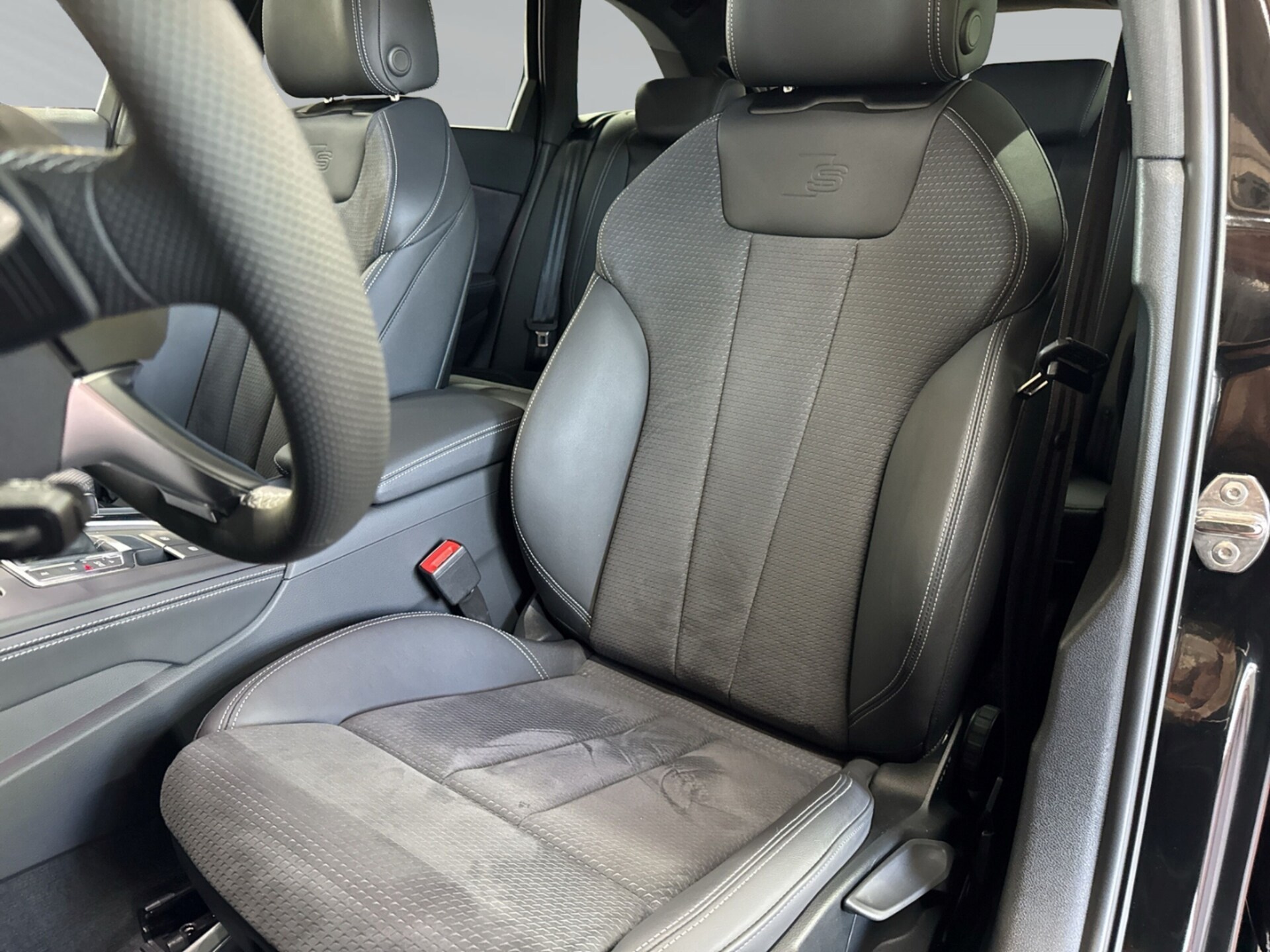 Audi A4 Avant S line