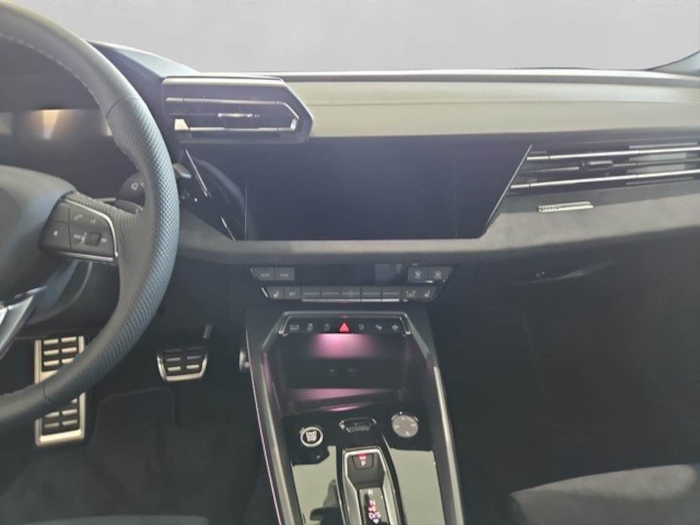 Bild über Audi A3 Limousine S line TFSI S tronic - für weitere Informationen kontaktieren Sie den Audi Partner