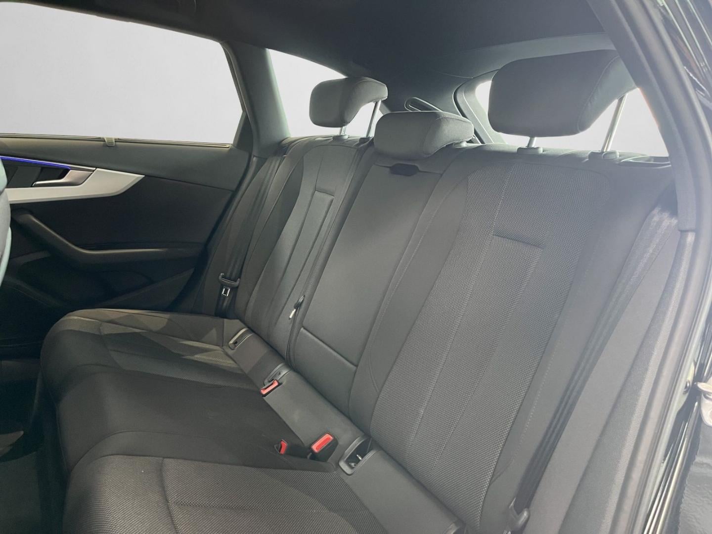 Bild über Audi A4 Avant 35 TFSI S tronic - für weitere Informationen kontaktieren Sie den Audi Partner