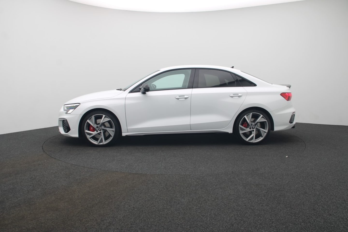 Bild über Audi S3 Limousine TFSI quattro S tronic - für weitere Informationen kontaktieren Sie den Audi Partner
