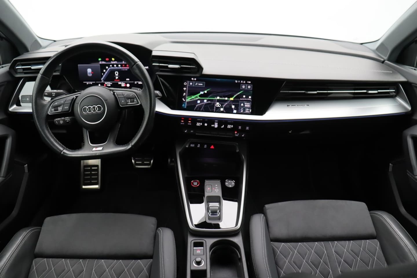Bild über Audi S3 Limousine TFSI quattro S tronic - für weitere Informationen kontaktieren Sie den Audi Partner