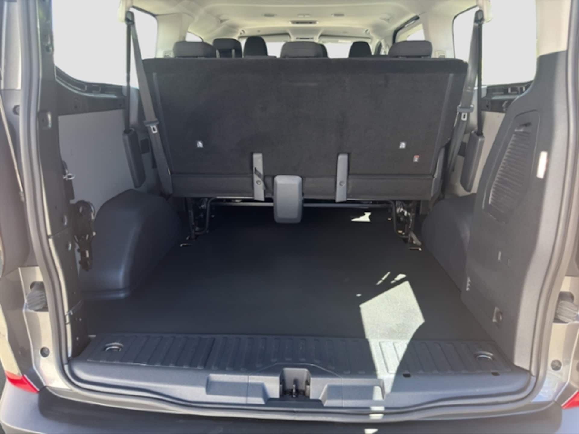 Volkswagen Transporter Kombi langer Radstand