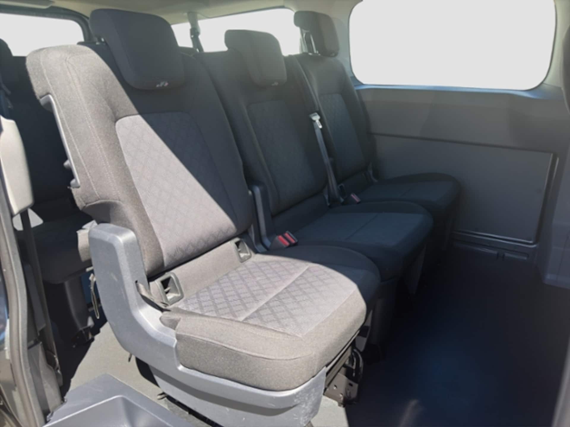 Volkswagen Transporter Kombi langer Radstand