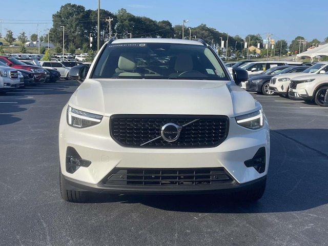 2025 Volvo XC40
