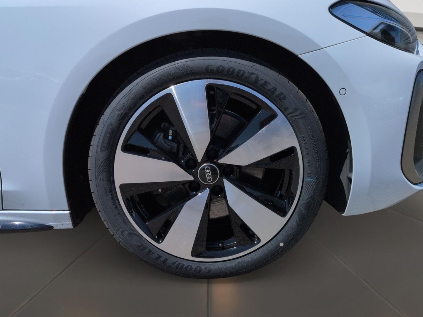 Bild über Audi A5 Avant TDI 150 kW S tronic - für weitere Informationen kontaktieren Sie den Audi Partner