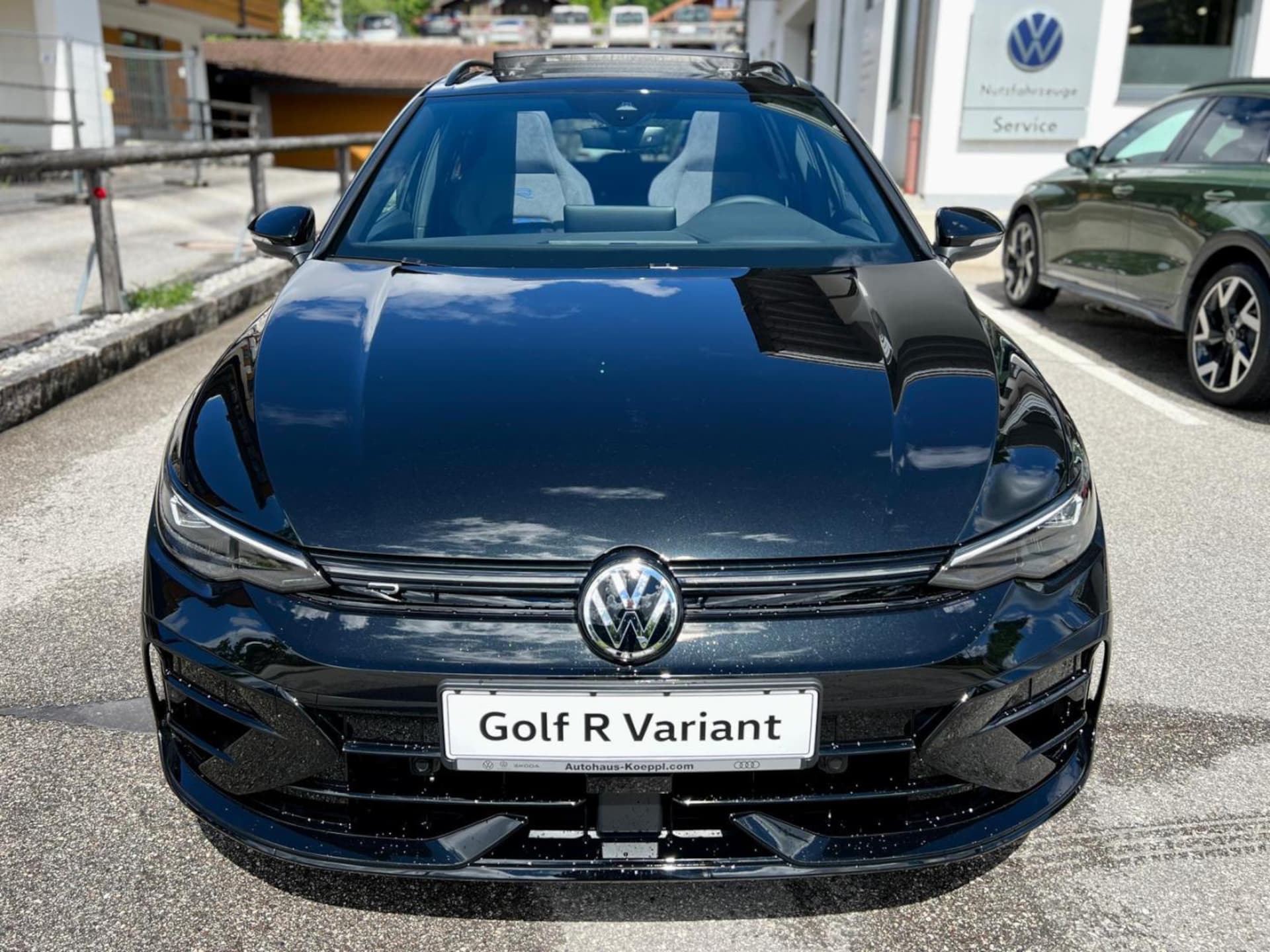 Volkswagen Golf Variant R