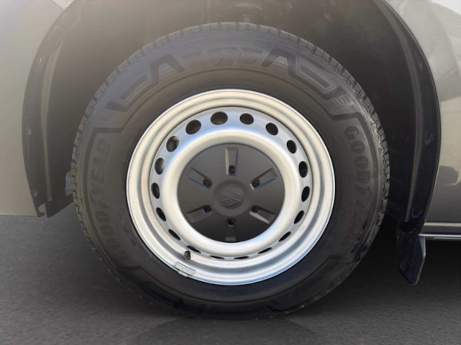 Volkswagen Transporter Kombi langer Radstand
