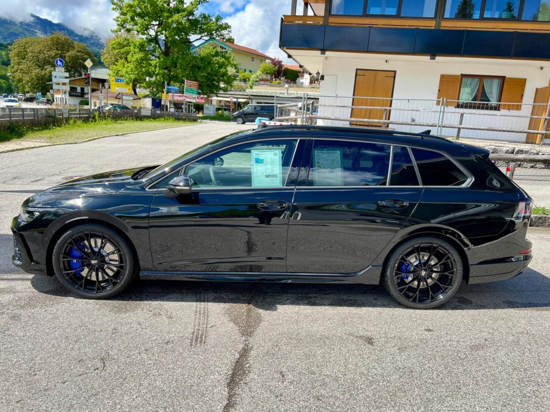 Volkswagen Golf Variant R