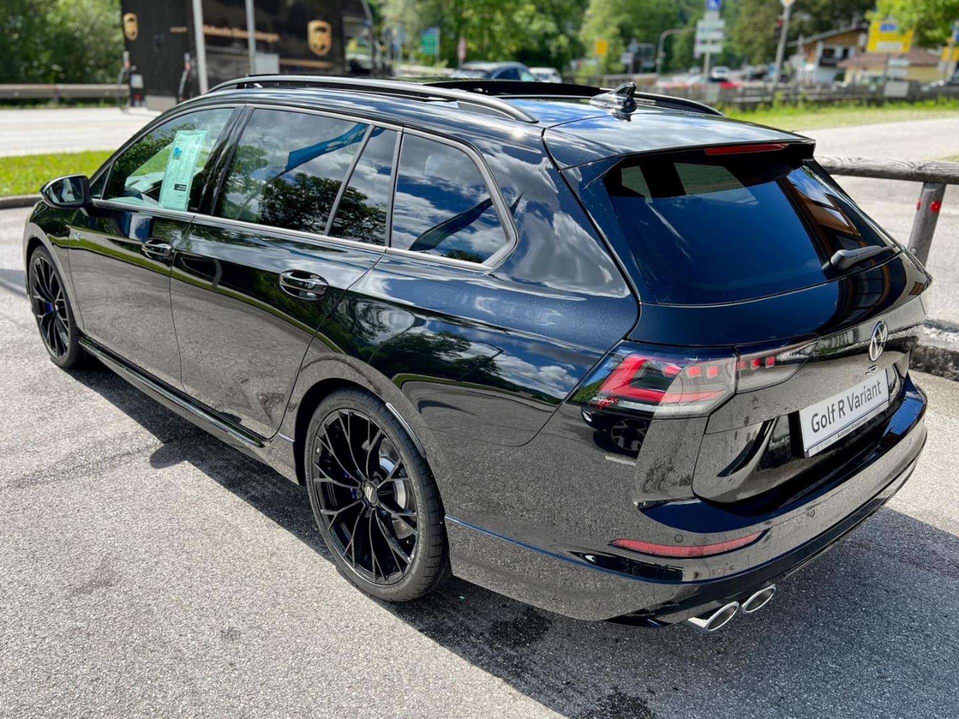 Volkswagen Golf Variant R