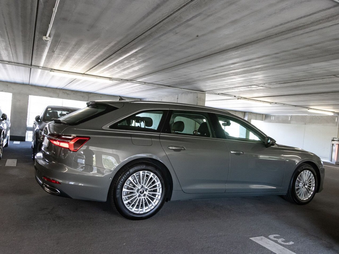 Bild über Audi A6 Avant design 40 TDI quattro S tronic - für weitere Informationen kontaktieren Sie den Audi Partner