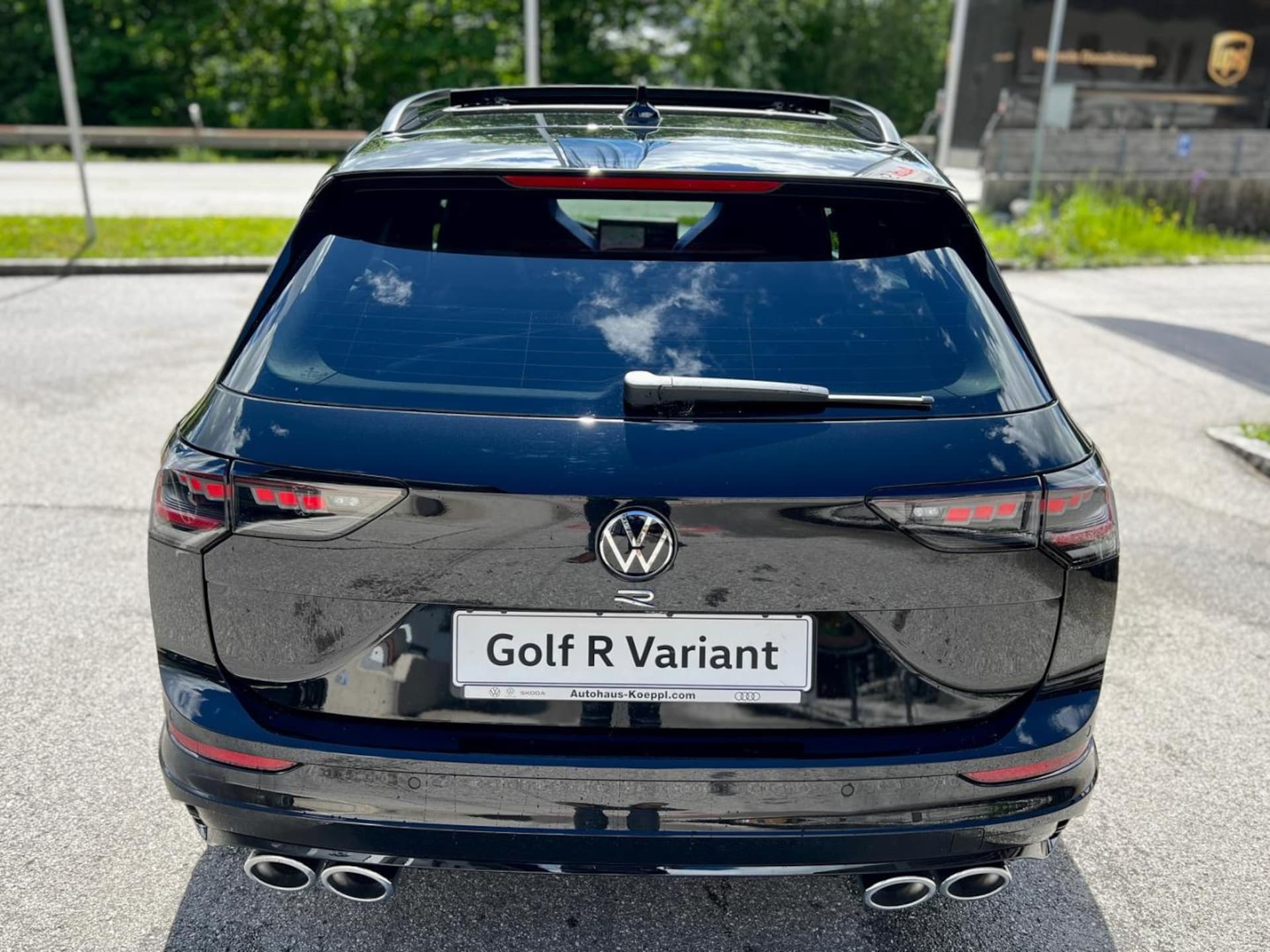 Volkswagen Golf Variant R