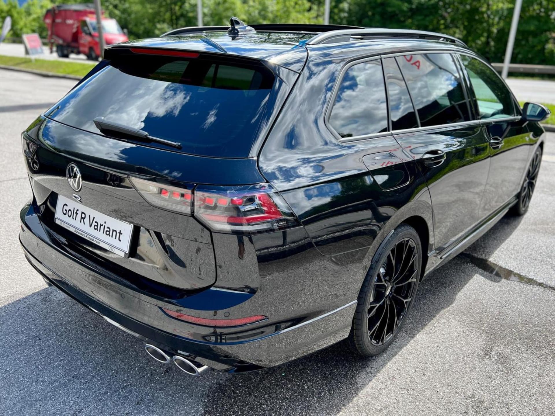Volkswagen Golf Variant R