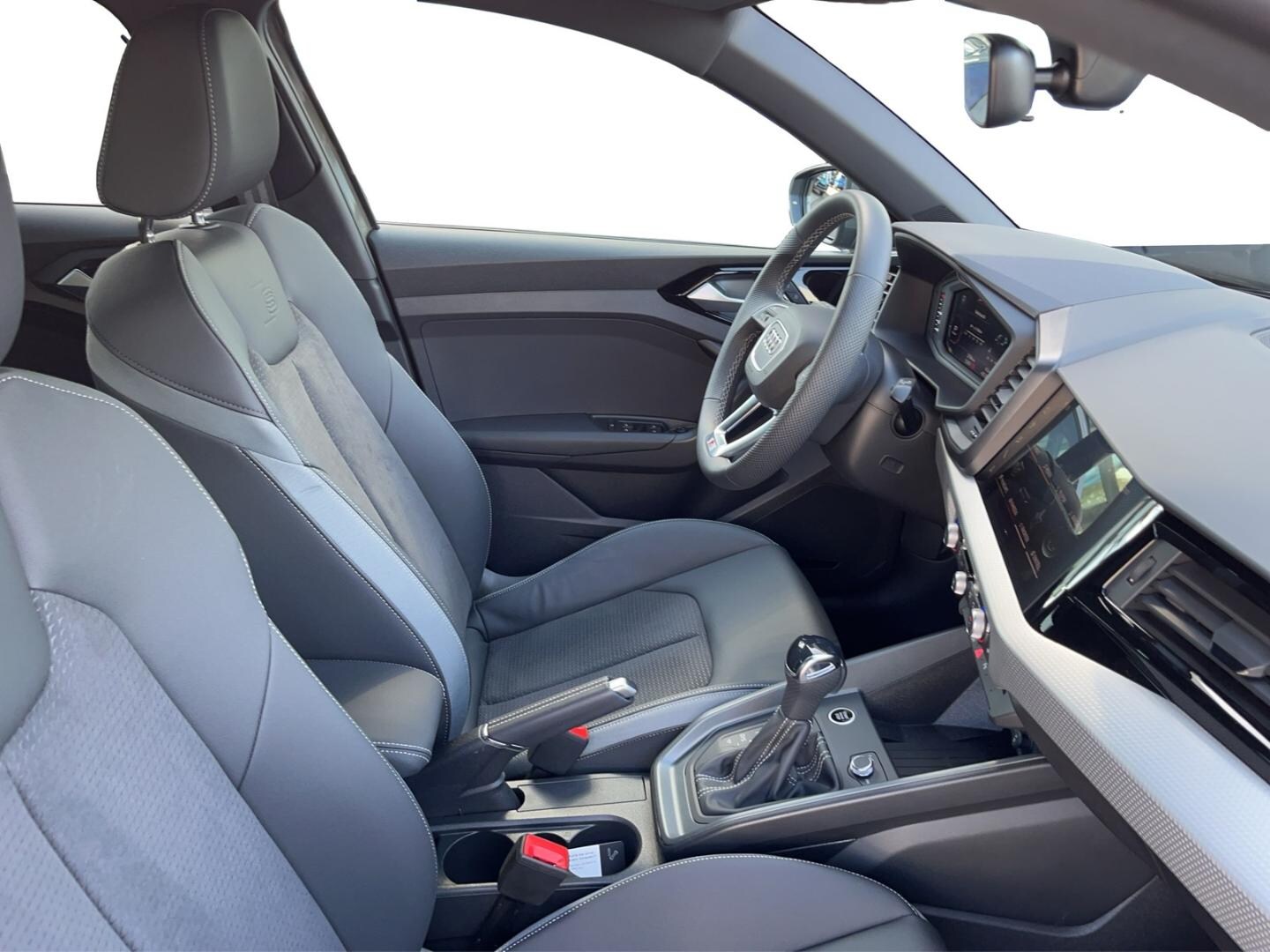 Bild über Audi A1 Sportback S line 25 TFSI S tronic - für weitere Informationen kontaktieren Sie den Audi Partner