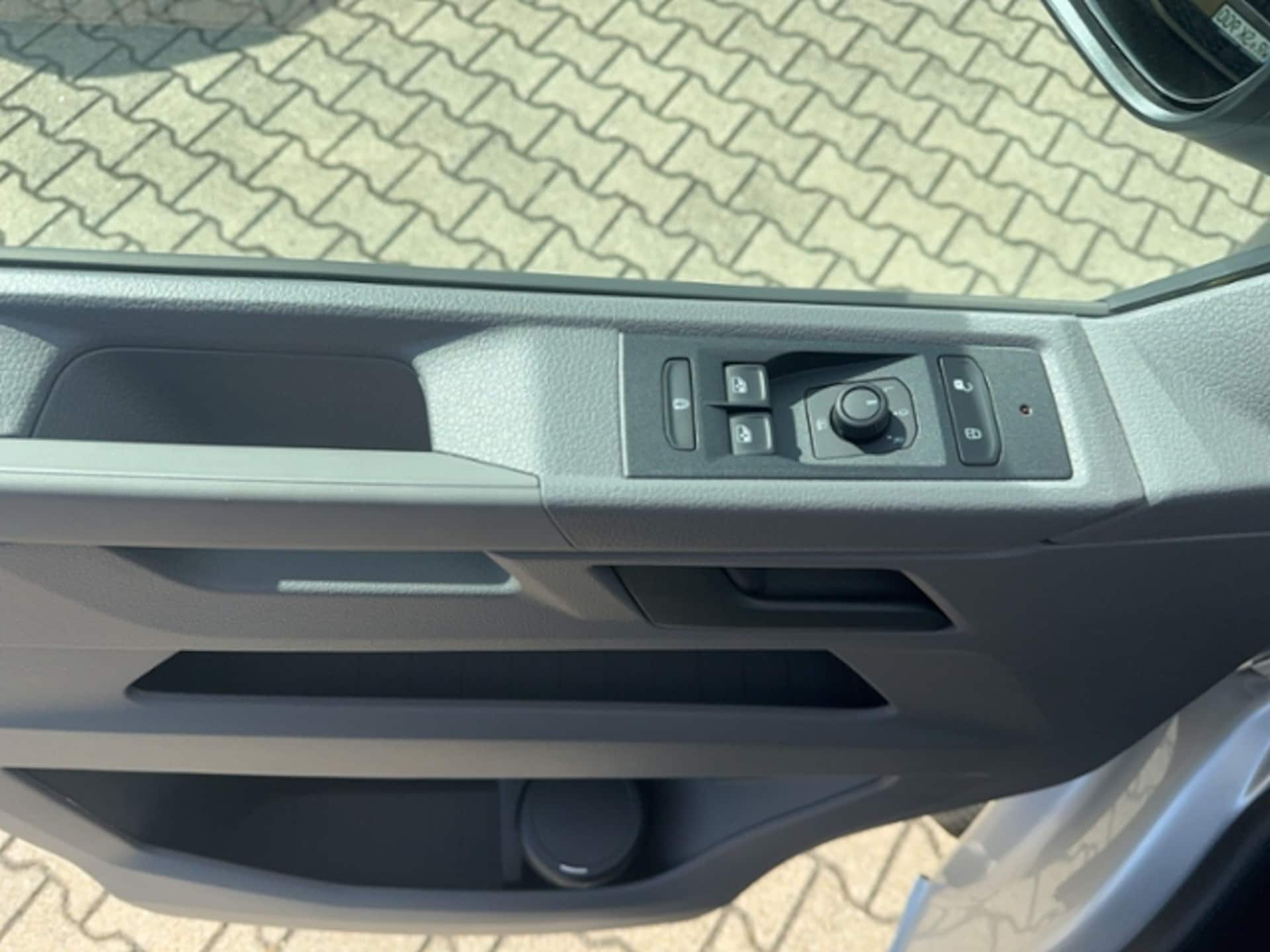 Volkswagen T6.1 Transporter Kombi langer Radstand