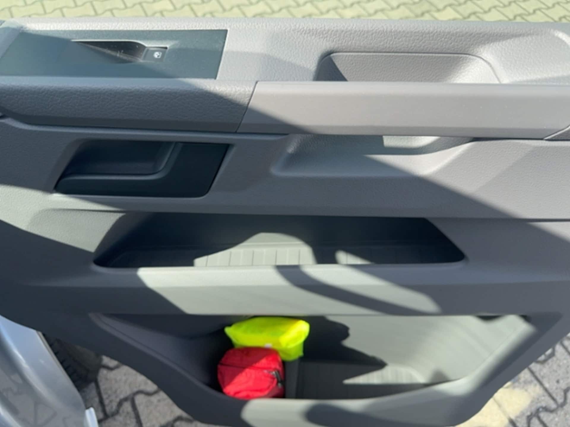 Volkswagen T6.1 Transporter Kombi langer Radstand