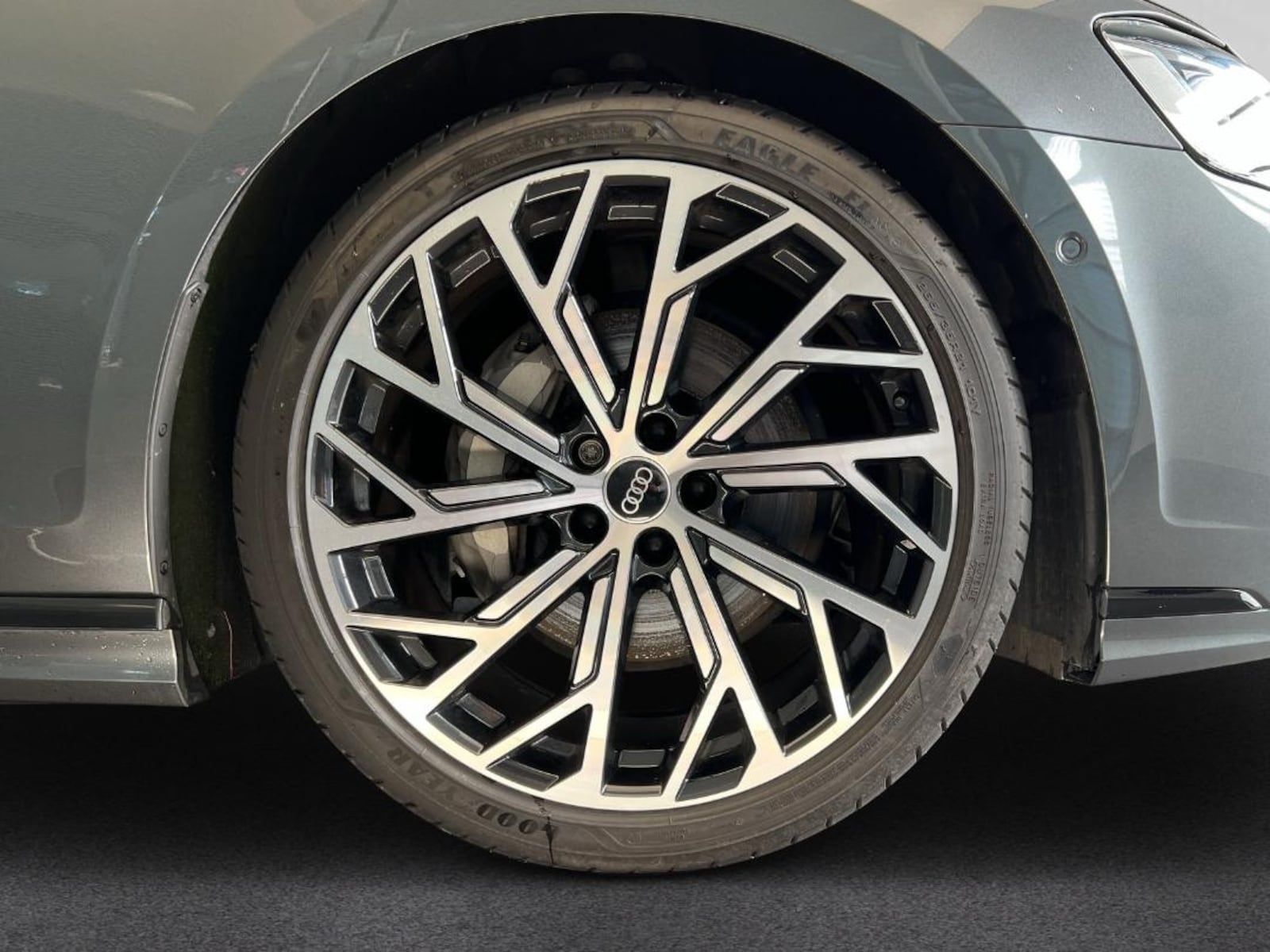 Audi A8 – Bild 4