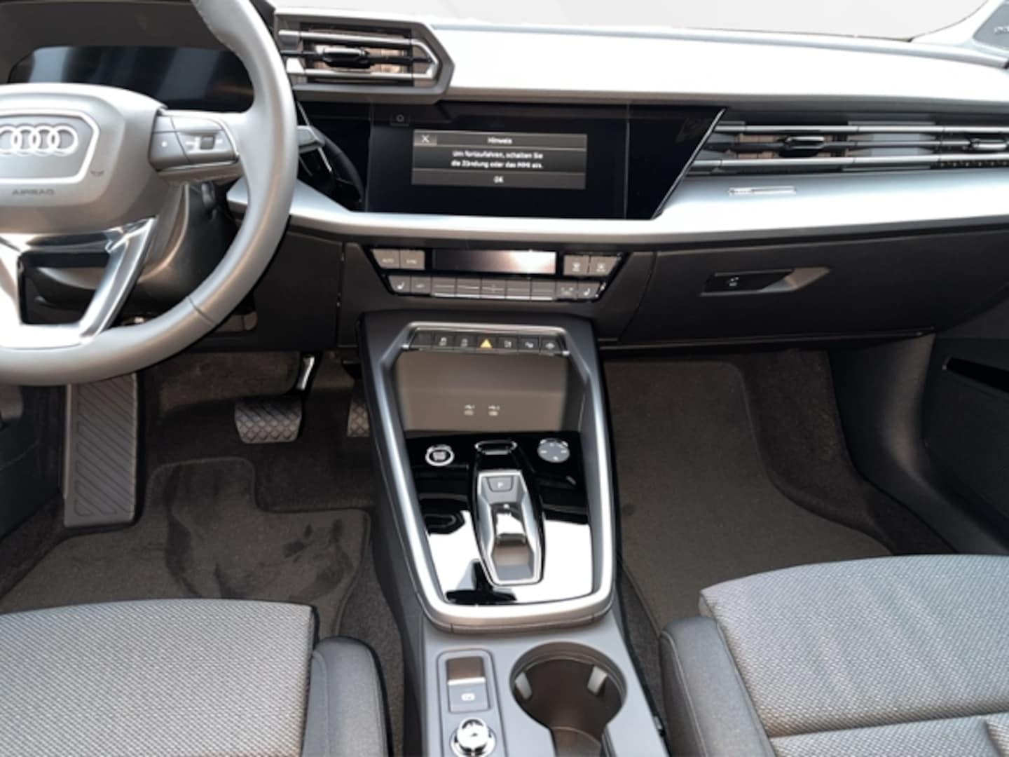 Bild über Audi A3 allstreet 35 TDI S tronic - für weitere Informationen kontaktieren Sie den Audi Partner
