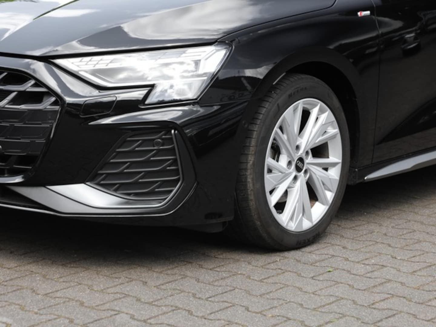 Bild über Audi A3 Sportback S line 35 TFSI S tronic - für weitere Informationen kontaktieren Sie den Audi Partner