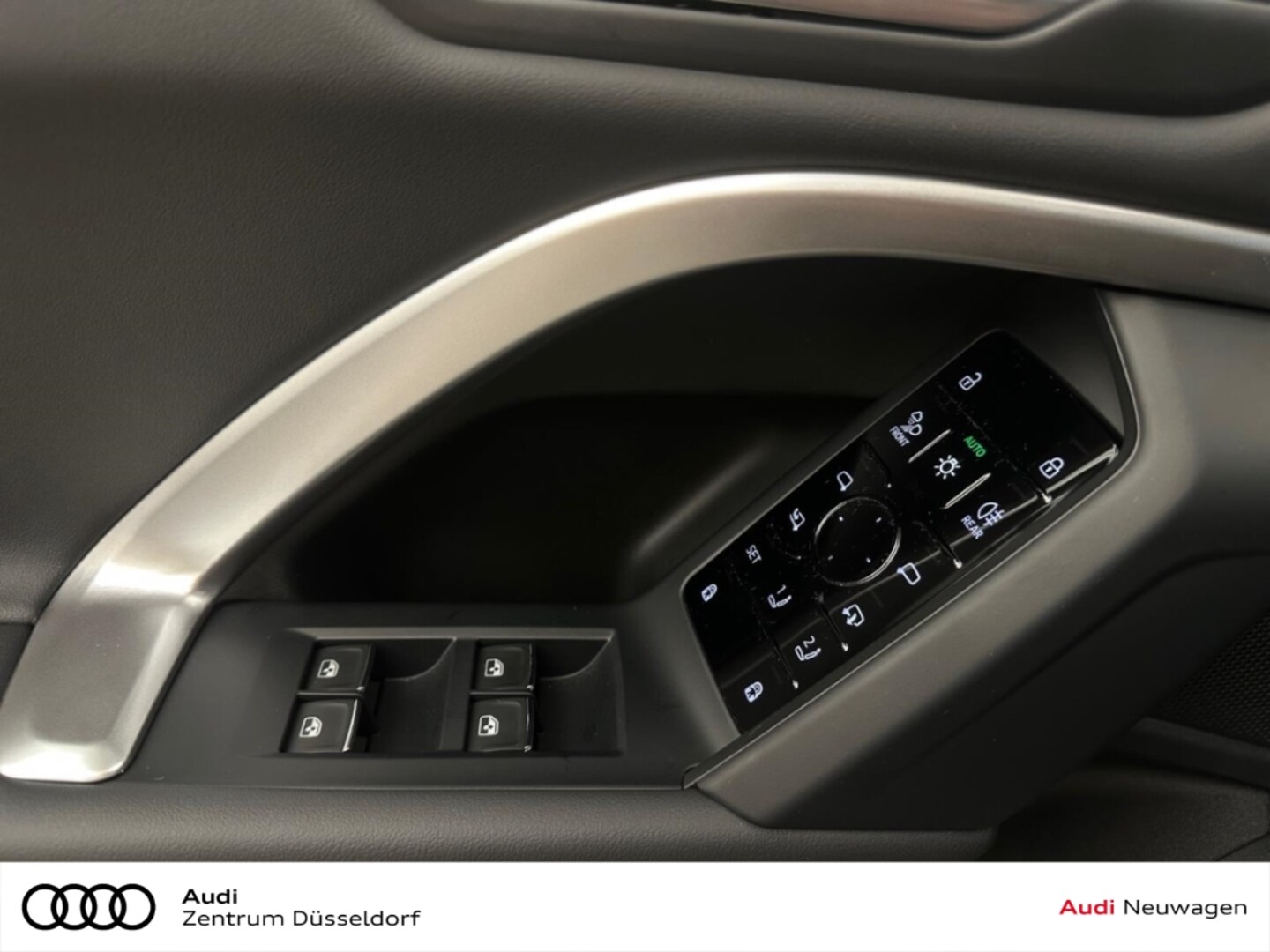 Bild über Audi Q5 SUV TDI quattro 150 kW S tronic - für weitere Informationen kontaktieren Sie den Audi Partner