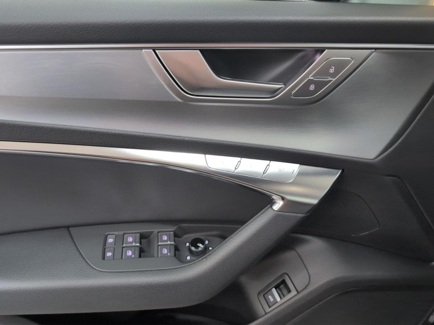 Bild über Audi S6 Avant TDI quattro tiptronic - für weitere Informationen kontaktieren Sie den Audi Partner