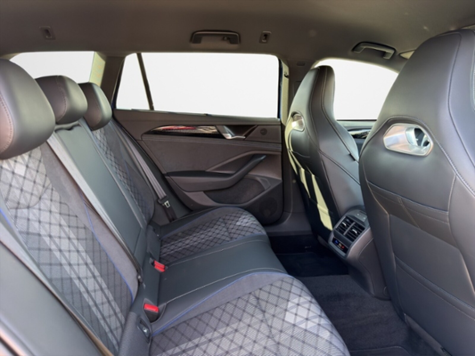 Volkswagen Passat – Bild 16