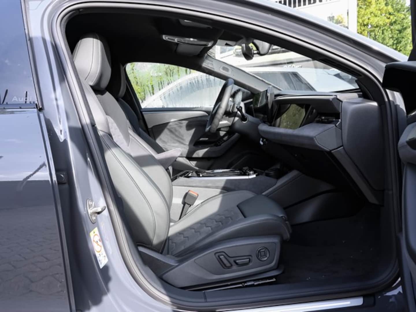Bild über Audi A6 Avant e-tron S line business e-tron performance 270 kW - für weitere Informationen kontaktieren Sie den Audi Partner