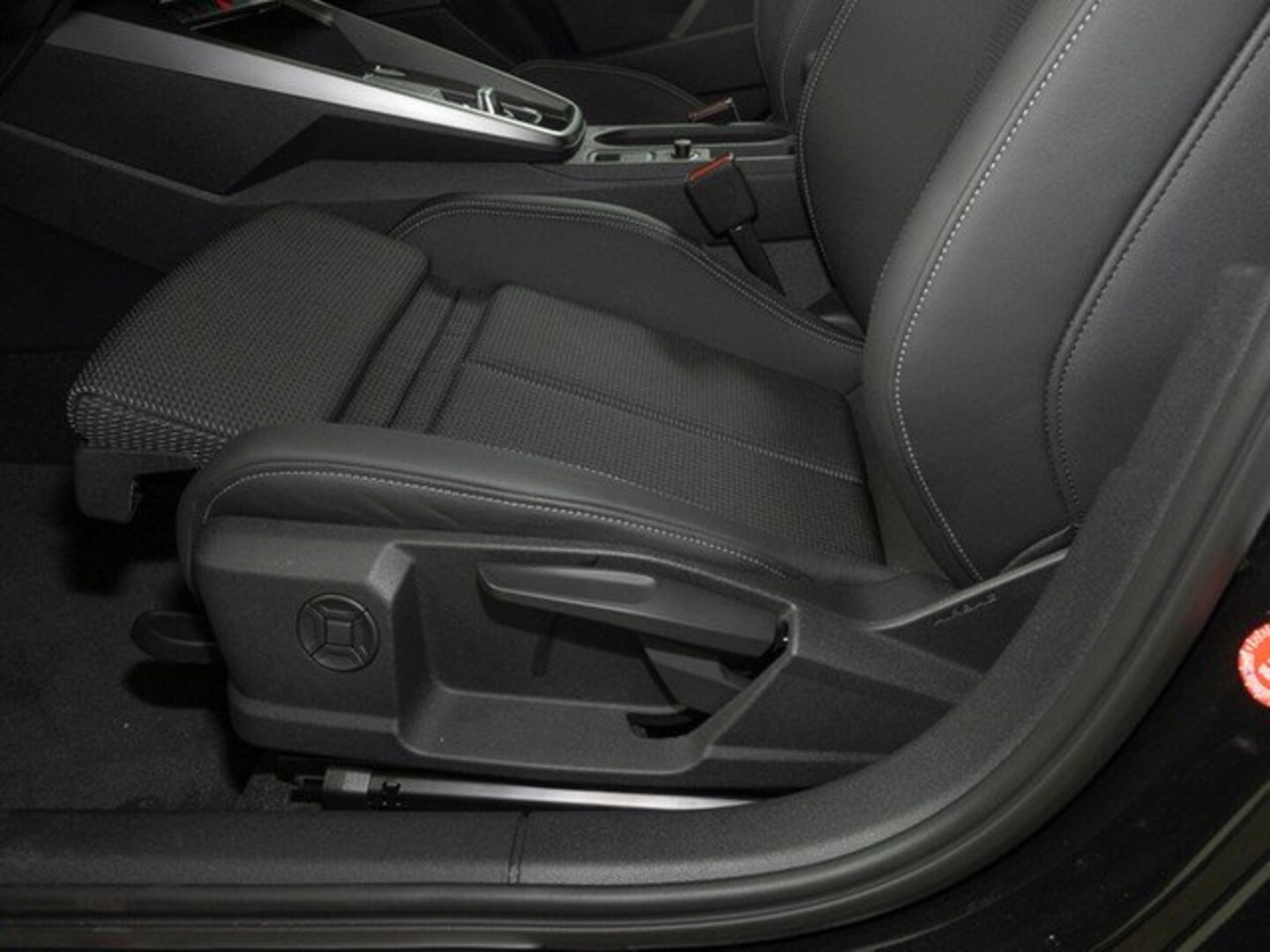 Bild über Audi A3 Sportback S line 35 TFSI S tronic - für weitere Informationen kontaktieren Sie den Audi Partner