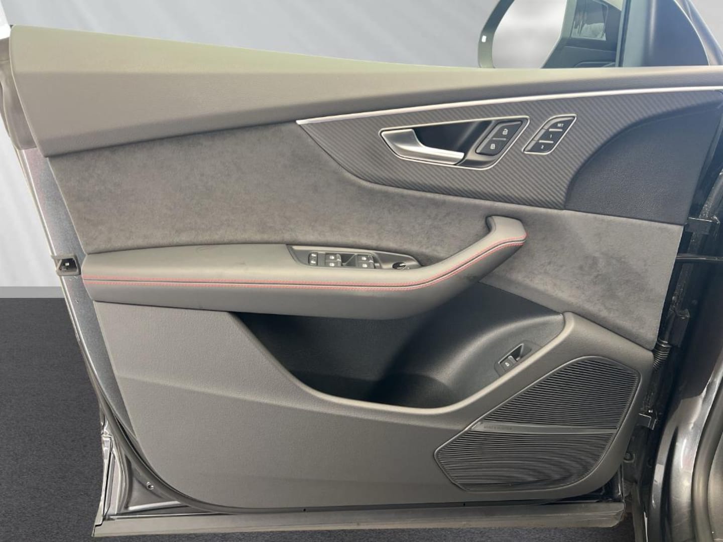 Bild über Audi SQ8 SUV TFSI quattro tiptronic - für weitere Informationen kontaktieren Sie den Audi Partner