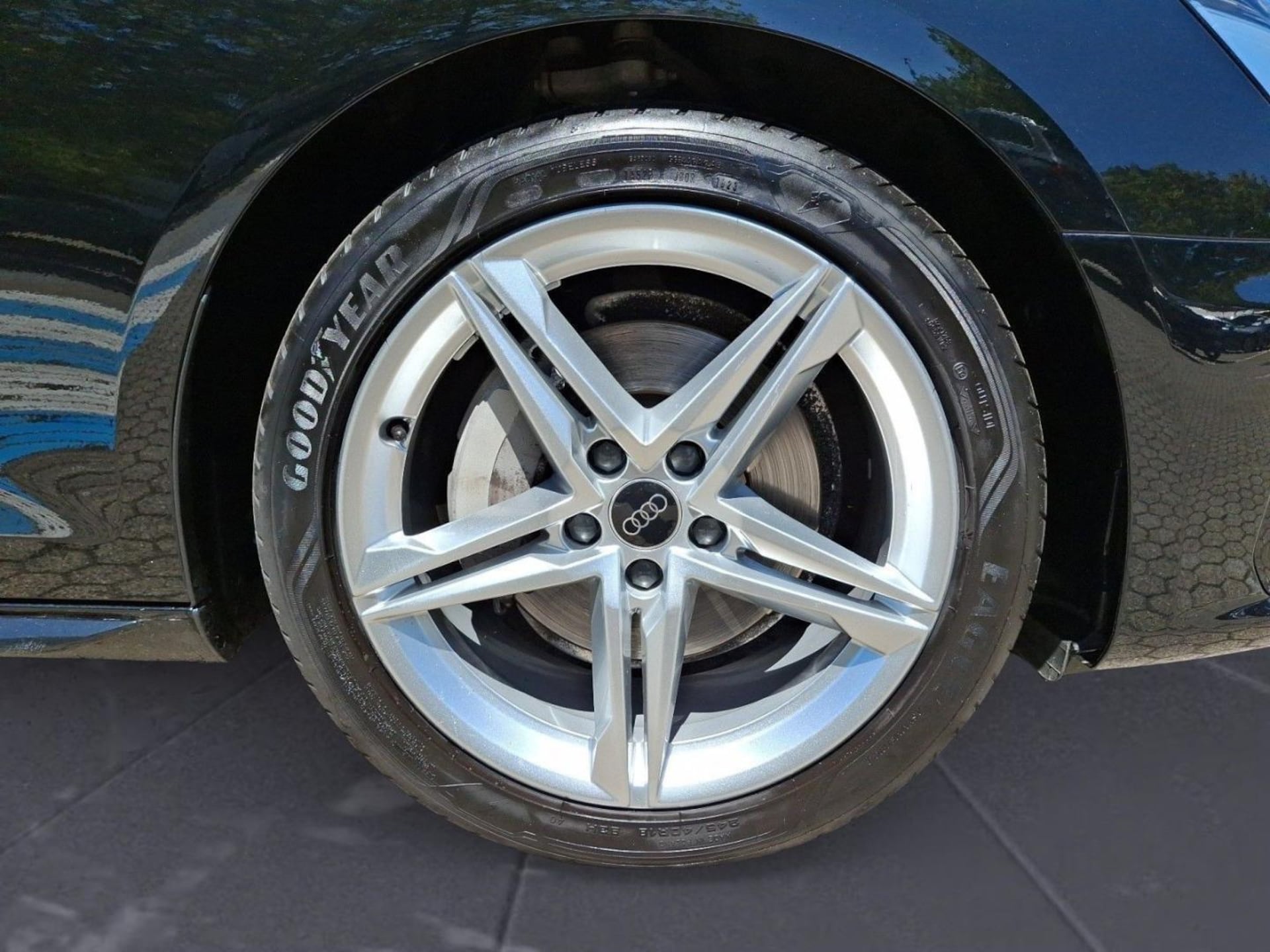 Audi A4 Avant S line